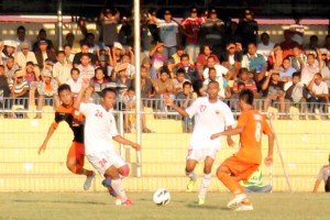 Persiraja Banda Aceh (orange) vs Persija Jakarta (putih).(Lintas Gayo | LG.004)