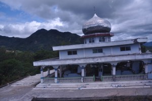 Salah satu masjid di Kute Panang yang rusak parah dan tidak dapat digunakan sebagai tempat ibadah (wyra)