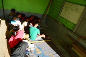 anak-anak yang mengikuti les (foto:Kokon)