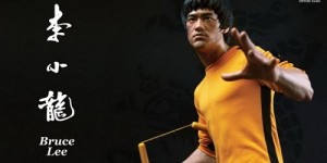 Bruce Lee dan senjatanya, nunchaku (Foto: Kompas.com)