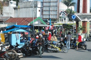 inilah gambaran keadaan persis di depan pendopo. (LG/Iqoni RS)