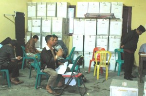 Rekap di PPK Bebesen (LG/Iqoni RS)