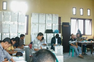 suasana rekapitulasi suara di PPK Bebesen (LG/Iqoni RS)