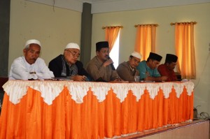 Dari Kari, Usman Saidi, Anggota IPHI, Abdul Karim, Ketua IPHI Bener Meriah, Drs. Kepala Kemenag Bener Meriah H. Amrun Saleh, MA, Kasi Peny. Haji dan Umrah Drs. H. Hamdani, Kasubag TU Drs. Sahirman, Staf Peny. Haji dan Umrah Drs. Syahrir.