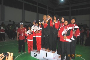 Walau sempat diprotes, dewan juri tetap memutuskan atlet silat beregu utri Aceh Tengah mendapatkan perunggu, tidak jadi perak (LG/ZanKG)