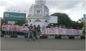 Ippemata Gelar Aksi dan bagi bunga di Simpang v Banda Aceh dalam hari Sumpah Pemuda 1