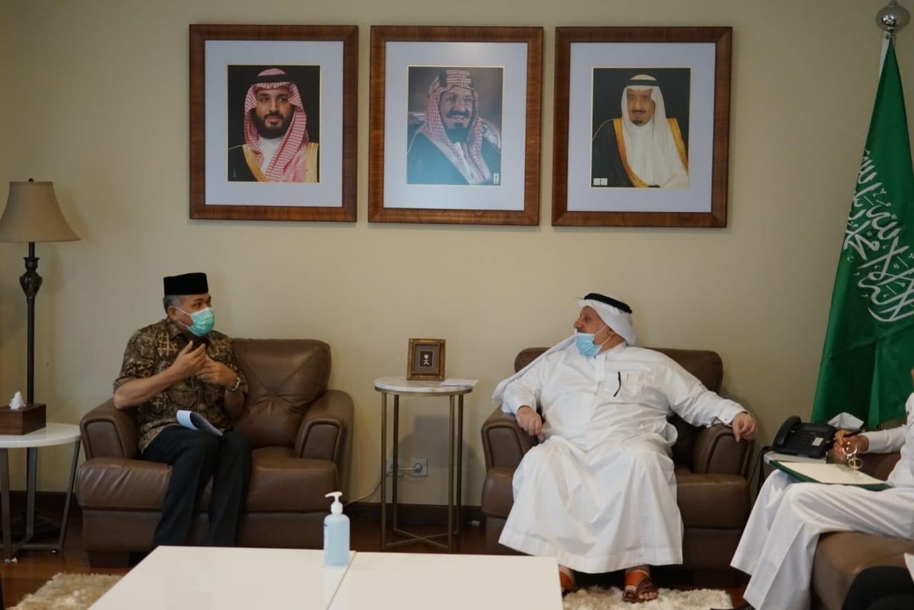Plt Gubernur Aceh, Nova Iriansyah, saat melakukan pertemuan dengan Dubes Arab Saudi Esam Abid Althagafi, di Kedutaan Besar Arab Saudi, di Jakarta, Kamis (16/7/2020)