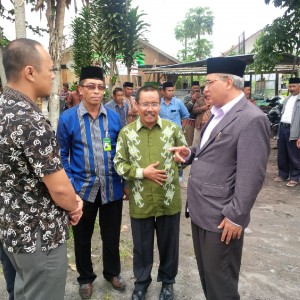 Pimpinan PT Bank Aceh Bersama Bupati Aceh Tengah Nasaruddin